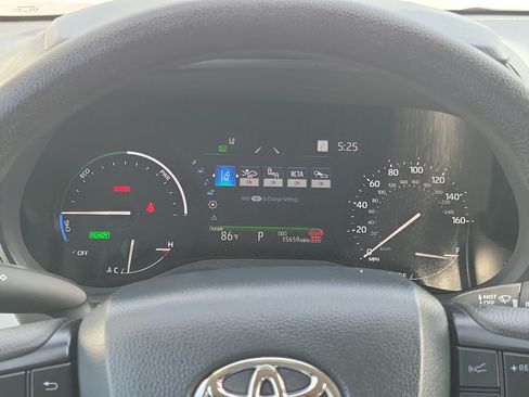 Certified 2026 Toyota Sienna LE FWD image 22