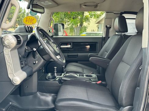 Used 2014 Toyota FJ Cruiser 4WD w/ Upgrade Package image 13