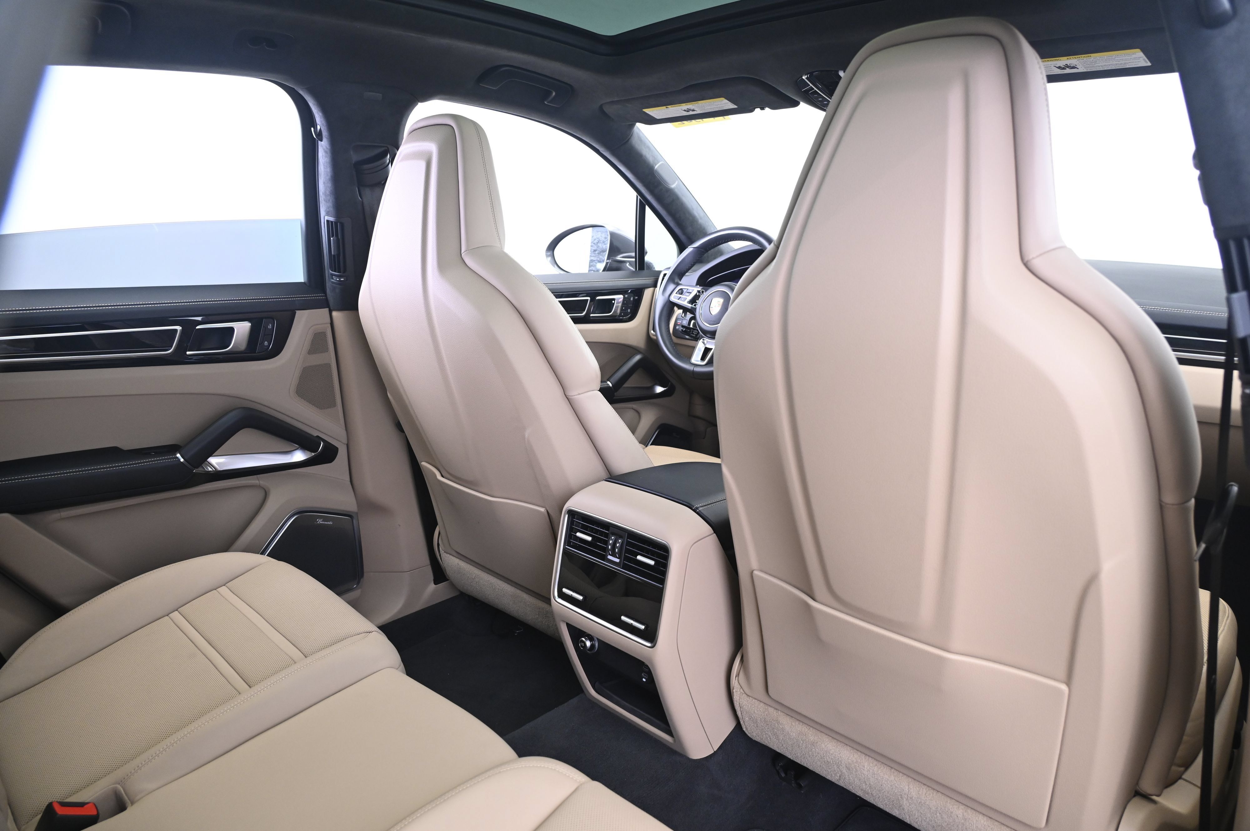 Certified 2023 Porsche Cayenne Turbo AWD/4WD image 17