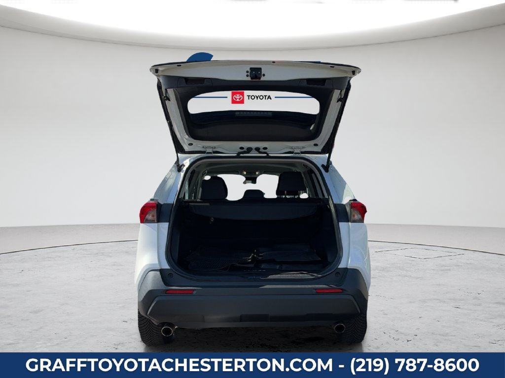 Used 2022 Toyota RAV4 LE w/ Carpet Mat Package (TMS) AWD/4WD image 16