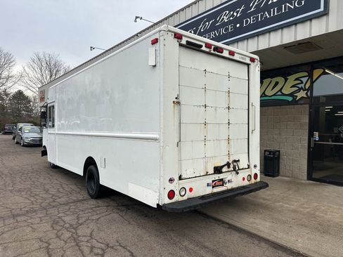 Used 2009 Ford E-350 and Econoline 350 Super Duty image 4