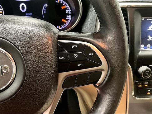 Used 2019 Jeep Grand Cherokee Laredo AWD/4WD image 25