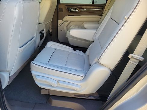 Used 2021 GMC Yukon Denali w/ Denali Premium Package image 15