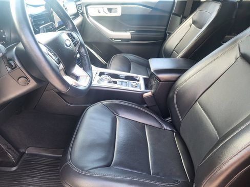 Used 2022 Ford Explorer Limited w/ Equipment Group 301A AWD/4WD image 13