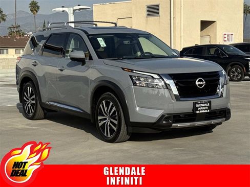 Used 2024 Nissan Pathfinder Platinum w/ Cargo Package image 1