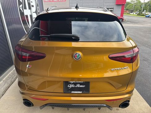 Used 2023 Alfa Romeo Stelvio Veloce AWD/4WD image 11