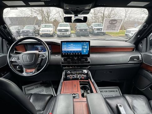 Used 2024 Lincoln Navigator Reserve image 10