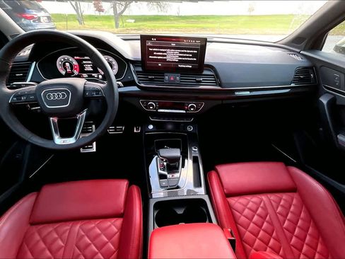 Used 2025 Audi SQ5 Prestige w/ Prestige Package image 14
