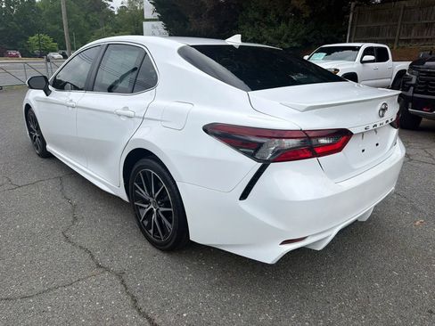 Used 2024 Toyota Camry SE FWD image 3