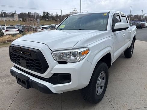 Used 2023 Toyota Tacoma SR image 3