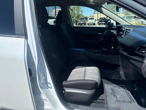 Used 2024 Nissan Rogue SV AWD/4WD image 23