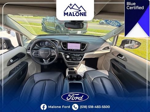 Used 2023 Chrysler Pacifica Touring-L FWD image 35