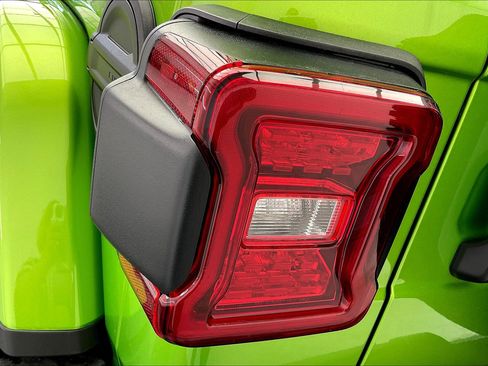 New 2025 Jeep Wrangler Unlimited Rubicon 392 image 16