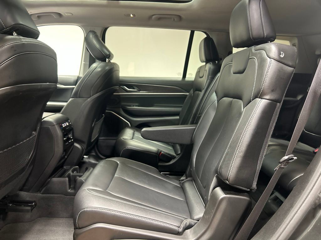 Used 2022 Jeep Grand Cherokee L Limited AWD/4WD image 27