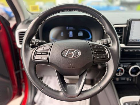 Used 2023 Hyundai Venue Limited FWD image 22