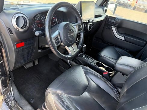 Used 2016 Jeep Wrangler Unlimited Rubicon AWD/4WD image 10