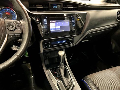 Used 2017 Toyota Corolla SE w/ Carpet Mat Package (TMS) FWD image 9