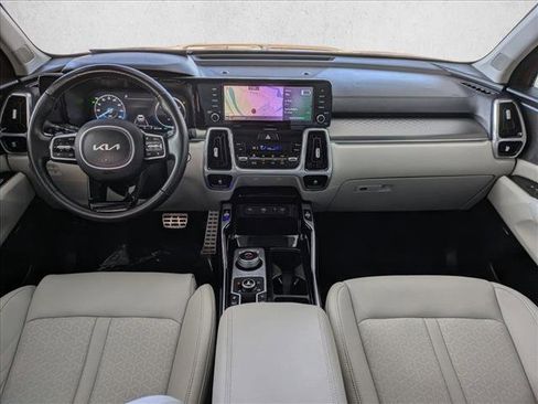 Used 2022 Kia Sorento SX Prestige w/ Panoramic Sunroof Package image 17