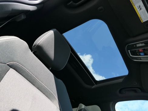 Used 2024 Jeep Grand Cherokee Laredo X image 25