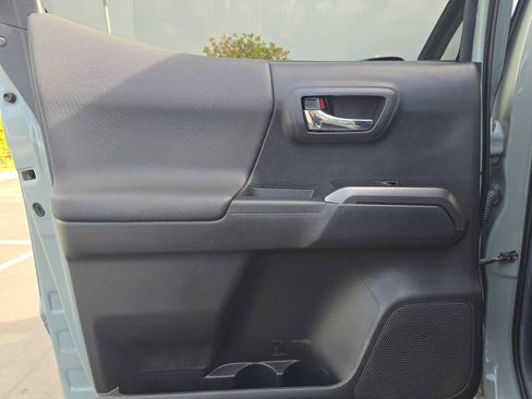 Certified 2022 Toyota Tacoma TRD Off-Road image 15