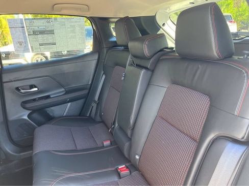Used 2025 Nissan Kicks SR FWD image 9