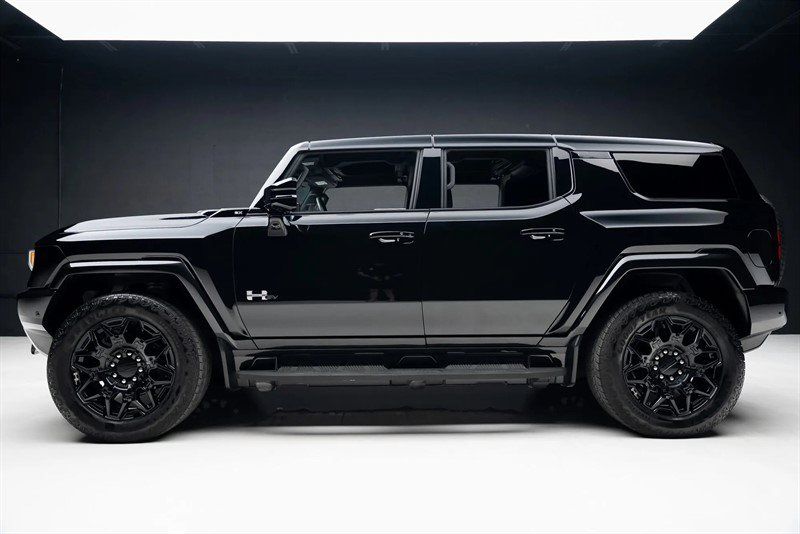 Used 2024 GMC Hummer EV 2X w/ LPO, Illumination Package AWD/4WD image 3
