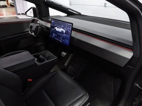 Used 2025 Tesla Cybertruck AWD Crew Cab image 20