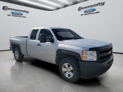 Used 2010 Chevrolet Silverado 1500 W/T image 3