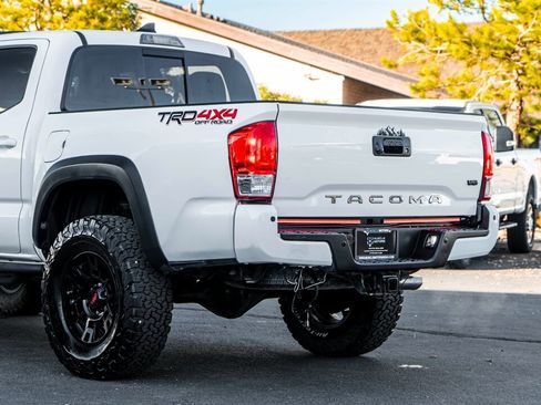 Used 2018 Toyota Tacoma TRD Off-Road image 12
