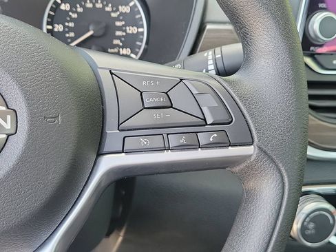 Used 2025 Nissan Altima 2.5 SV FWD image 24