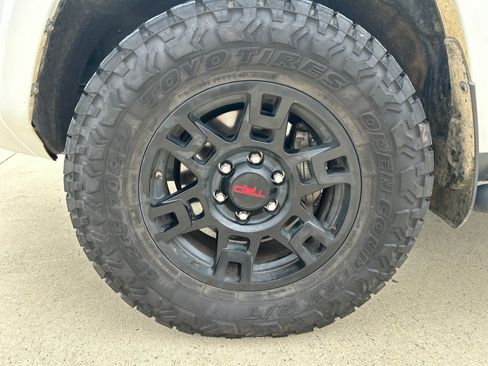 Used 2021 Toyota 4Runner SR5 Premium w/ Moonroof Package AWD/4WD image 9