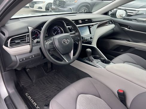 Used 2020 Toyota Camry LE image 9