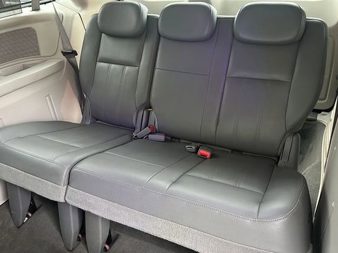 Used 2010 Dodge Grand Caravan SXT image 6