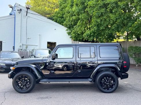 Used 2021 Jeep Wrangler Unlimited Sahara AWD/4WD image 3
