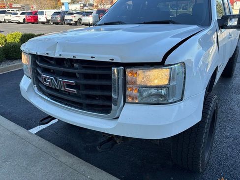 Used 2007 GMC Sierra 2500 SLT w/ Z71 Off-Road Package image 2
