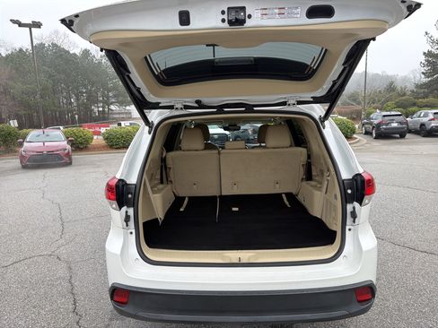 Used 2019 Toyota Highlander XLE image 26