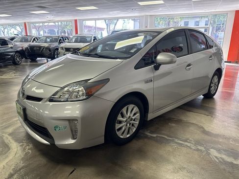 Used 2014 Toyota Prius Prime Plug-In Hybrid FWD image 3