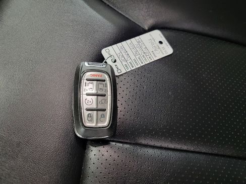 Used 2024 Chrysler Pacifica Touring-L image 28