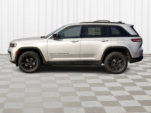 New 2026 Jeep Grand Cherokee Altitude AWD/4WD image 36