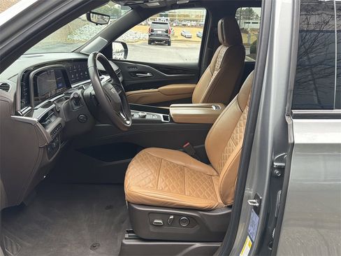 Certified 2024 Cadillac Escalade Sport w/ LPO, ONYX Package image 9