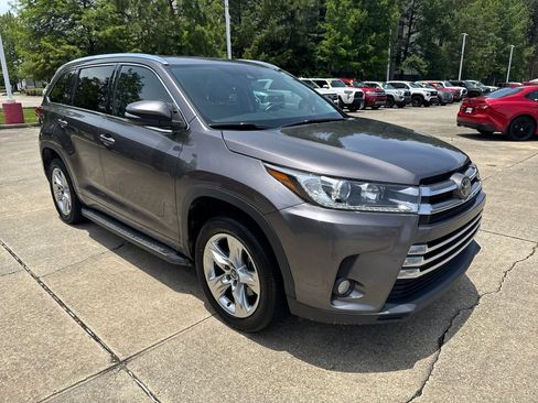 Used 2018 Toyota Highlander Limited FWD image 9