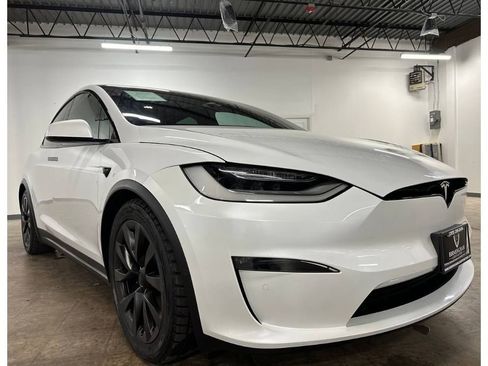 Used 2022 Tesla Model X Plaid image 7