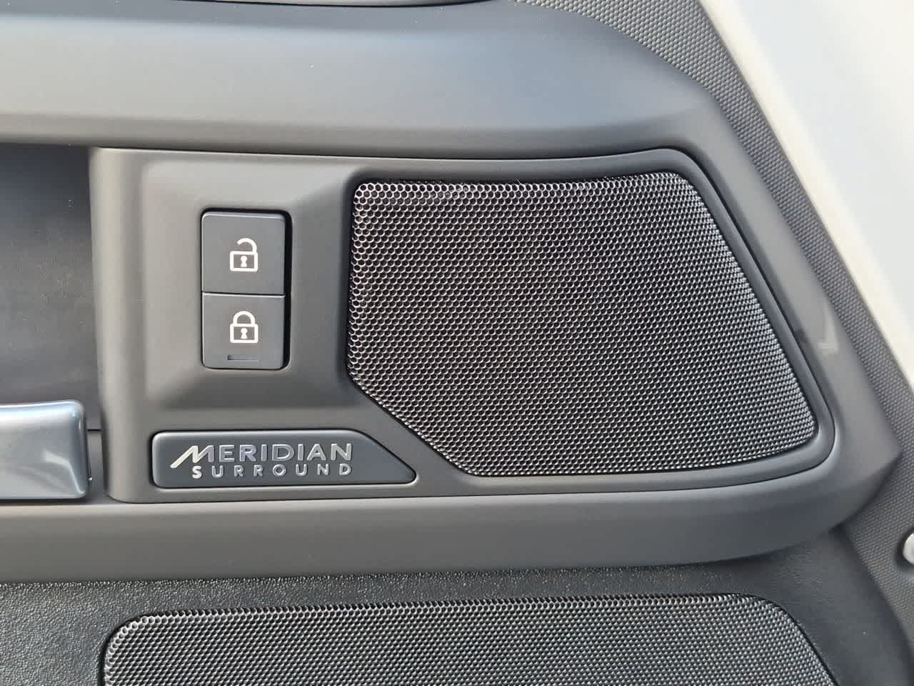 New 2026 Land Rover Defender 110 X-Dynamic SE AWD/4WD image 31