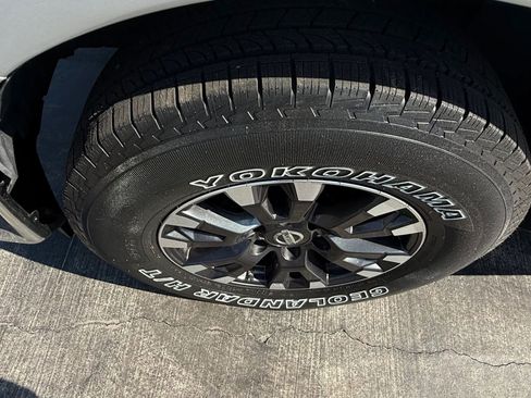 Used 2019 Nissan Titan SV image 10