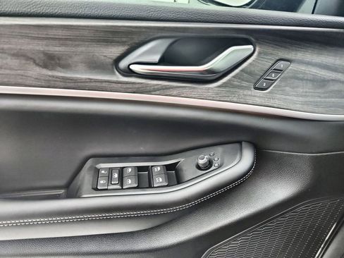 New 2025 Jeep Grand Cherokee Limited image 21