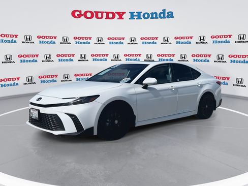 Used 2025 Toyota Camry SE w/ Multimedia Upgrade Package FWD image 4