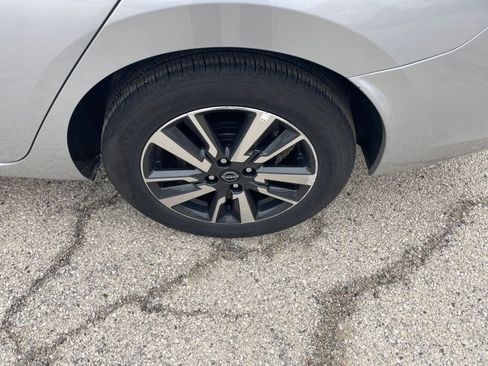 Used 2025 Nissan Versa SV image 28