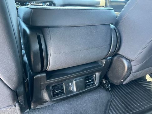 Used 2024 Chevrolet Silverado 1500 LT image 25