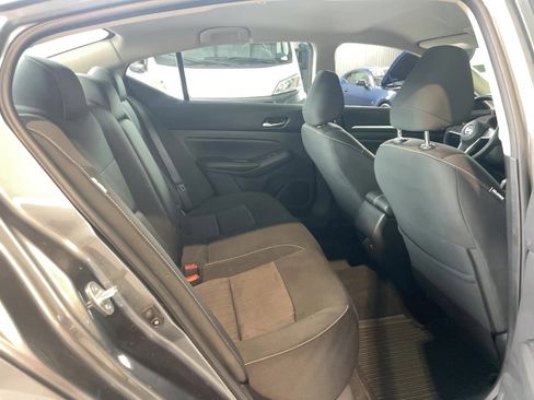 Used 2022 Nissan Altima 2.5 SV AWD/4WD image 16