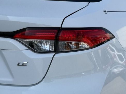 Used 2020 Toyota Corolla LE FWD image 7